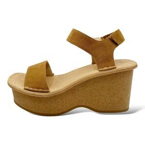 Corso Como Women’s Meena Cork Platform Tan Suede Strappy Comfort Sandals Size 7M